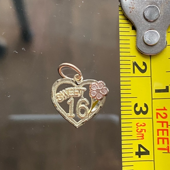 14k gold Sweet 16 pendant - Picture 4 of 4
